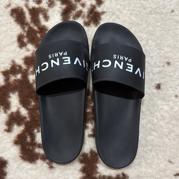 GIVENCHY Black Paris Flat Sandals - Picture 3 of 11